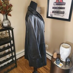 BLACK LEATHER WALKING COAT